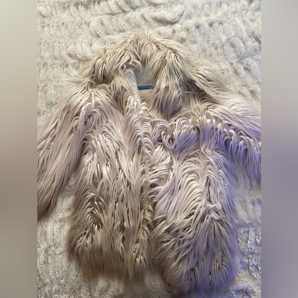 Urbancode Coat in Shaggy Faux Fur, Ombre. - Picture 2 of 16